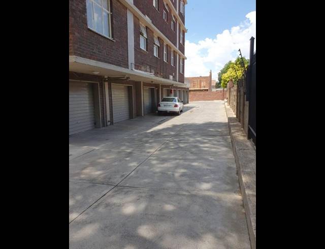 2 BEDROOM APARTMENT FOR SALE IN SILVERTON